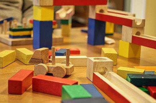 Wooden constructor